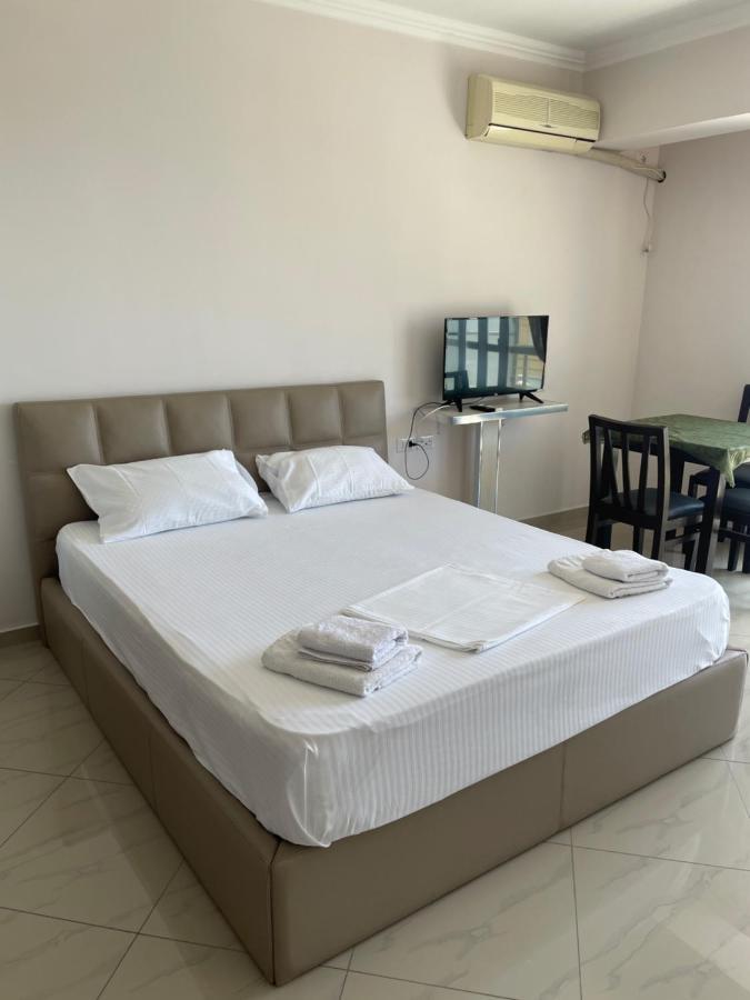 Xhulio Apartments Sarandë 외부 사진