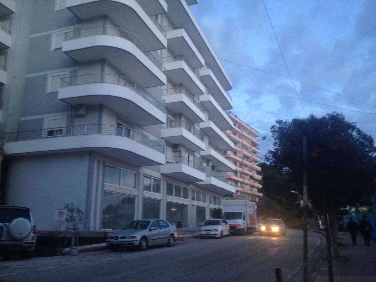 Xhulio Apartments Sarandë 외부 사진